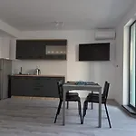 In Bloc Nou Langa Epava Costinesti
